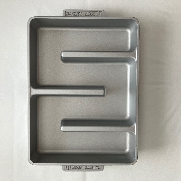 Baker's Edge Brownie Pan, The Original All Edges Brownie Pan for Baking 9x12” - Picture 6 of 16